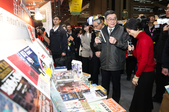 卓榮泰參觀台北國際書展  以實際行動支持出版 | 華視新聞