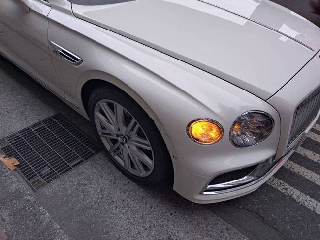 北市內湖公車擦撞賓利車無人傷 警排除酒駕 | 華視新聞