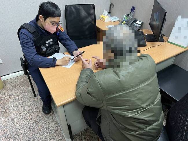 女網友稱母開刀要借款  台中70多歲男險遭詐50萬 | 華視新聞