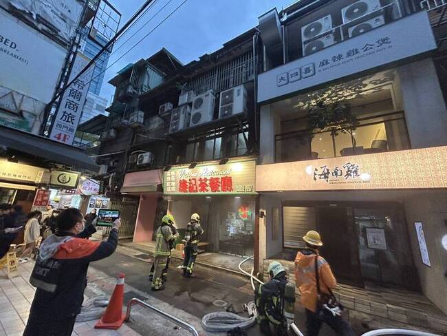 北市西門町商圈竄火舌  茶餐廳遭殃部分廚具燒燬 | 華視新聞