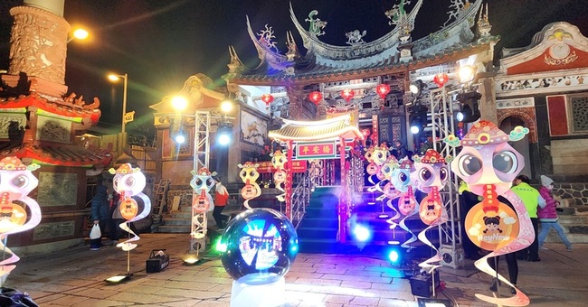 澎湖天后宮慶元宵 12座喜蛇臨門花燈亮起來 | 華視新聞