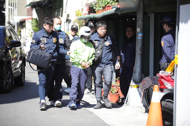 高雄連環殺人分屍案 警借提嫌犯返住處模擬作案過程 | 華視新聞