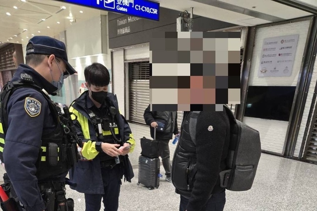 赴美男子拾獲錢包涉侵占現金 航警登機門前攔截送辦 | 華視新聞