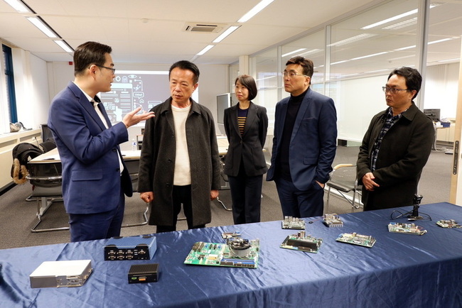 翁章梁率團赴荷「歐洲矽谷」拜會台商 交流智慧製造 | 華視新聞