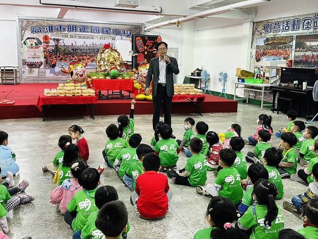 「乖乖」平安龜、菠蘿麵包乞龜 高市明正國小嗨元宵 | 華視新聞