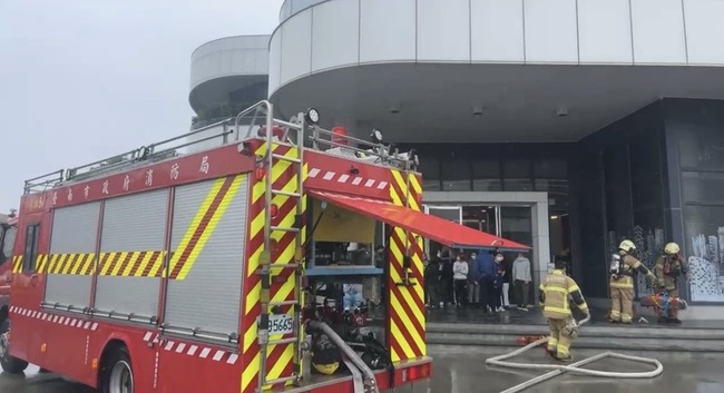 台南安平工業區某公司建物火警 2人嗆傷 | 華視新聞