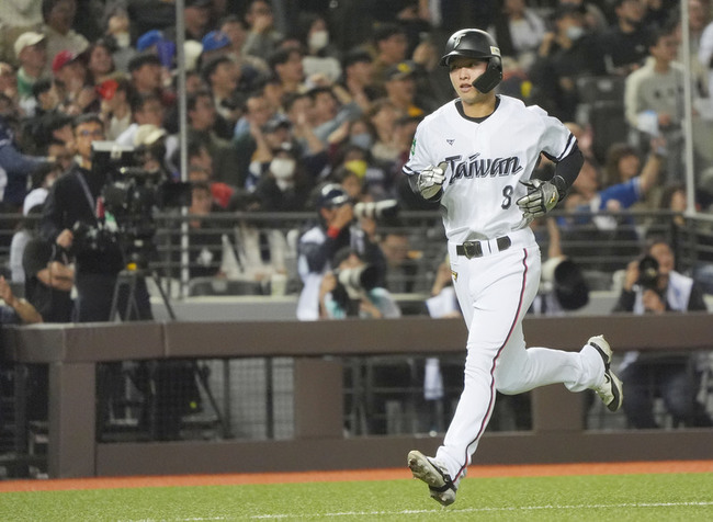 曾子祐守三壘適應視角 與林子偉張育成搭守備安心 | 華視新聞