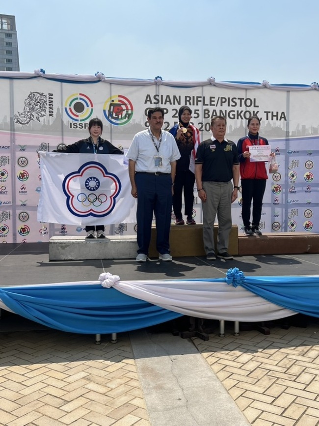 鄭晏晴擺攤經驗助應變快 射擊亞洲盃首秀摘金奪銀 | 華視新聞