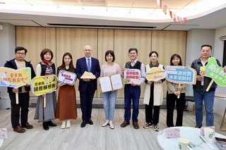 台東縣府攜加拿大高貴林教育區 簽署合作備忘錄