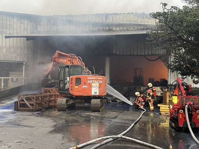 竹市矽膠廠火警控制無人受傷  香山區空品遭波及 | 華視新聞