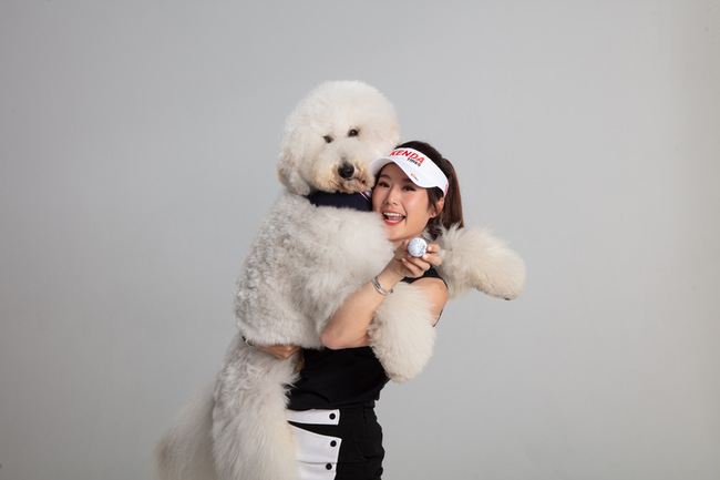 高球漂亮寶貝葉欣寧 辦公益高爾夫為流浪毛孩募款 | 華視新聞