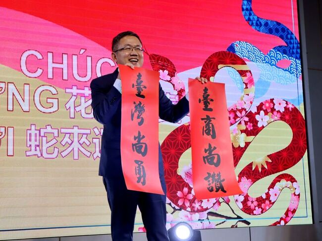 駐越代表劉世忠首會僑界台商  學習越南語迎接新挑戰 | 華視新聞