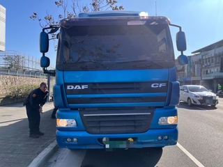 北市曳引車右轉彎不慎撞自行車 釀騎士身亡