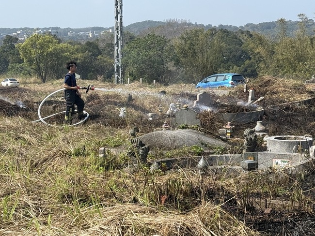 客家習俗元宵後「掛紙」掃墓 消防提醒小心火災 | 華視新聞