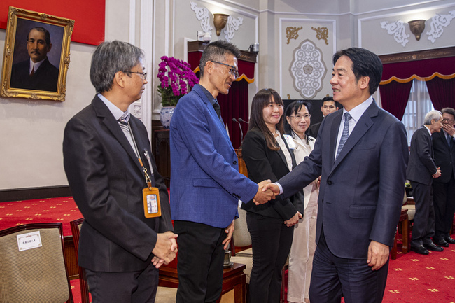 總統接見模範公務員  勉以AI創新讓公共體系更靈活 | 華視新聞