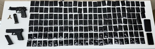 竹聯幫通緝犯逃亡販毒維生 情人節約會狼狽落網 | 華視新聞