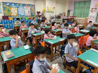 嘉市續辦班班喝鮮奶 逾2萬學童受惠