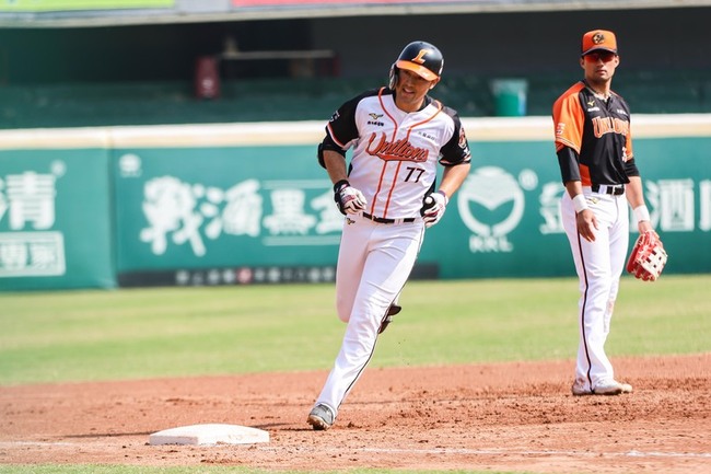 統一獅春訓隊內熱身賽  林安可李丞齡林培緯開轟 | 華視新聞