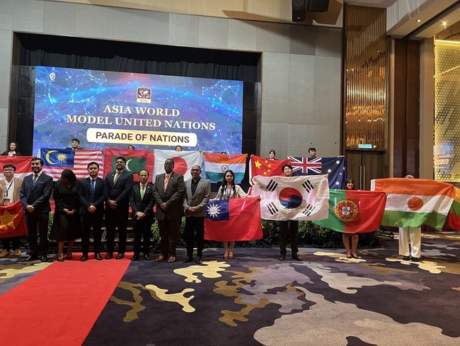 亞洲世界模擬聯合國 台灣學子舉國旗介紹民主成就 | 華視新聞