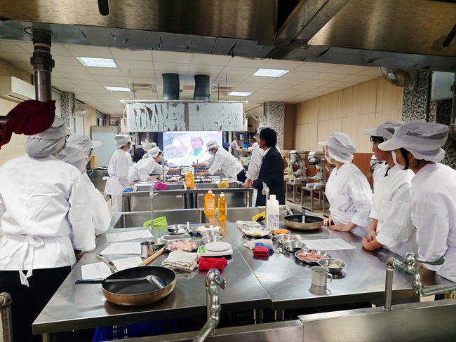 未受海纜故障影響 馬祖高中邀澳洲學校視訊教烹飪 | 華視新聞