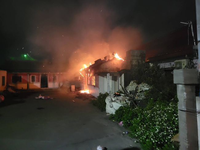 彰化38歲男疑向父討錢不成 涉3次縱火三合院收押 | 華視新聞