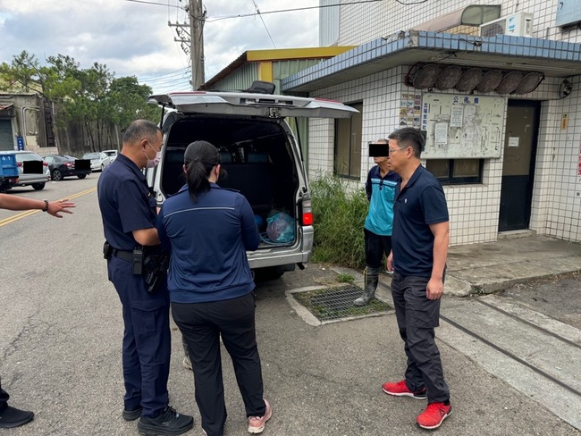 非法仲介廂型車塞10人 苗栗專勤隊查獲7逾期移工 | 華視新聞