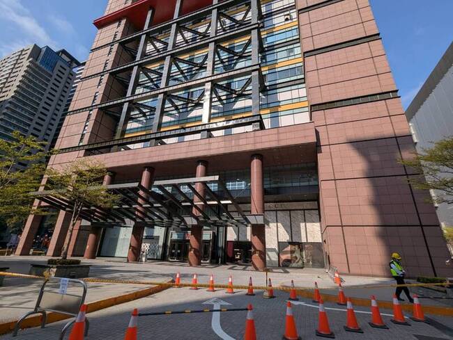 台中店氣爆後外傳停業2年整修 新光三越否認 | 華視新聞