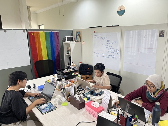 川普凍結援外經費 印尼NGO運作陷困境至少300人被裁 | 華視新聞