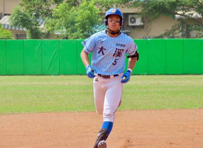 廖宥霖關鍵2分砲 高中木棒聯賽大溪勝麥寮 | 華視新聞