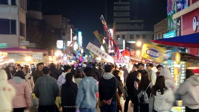 嘉義文化路夜市因應人潮 節假日提前自晚間6時交管 | 華視新聞