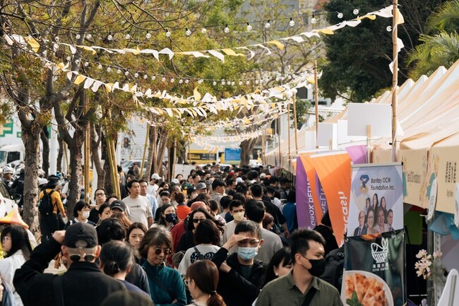 高雄日光海島生活節 首日湧4.5萬人次 | 華視新聞