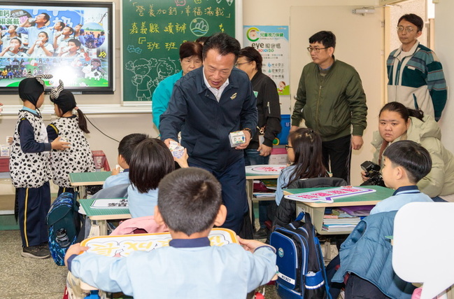 嘉義縣飲用國產鮮奶補助不中斷 近3萬學生受惠 | 華視新聞