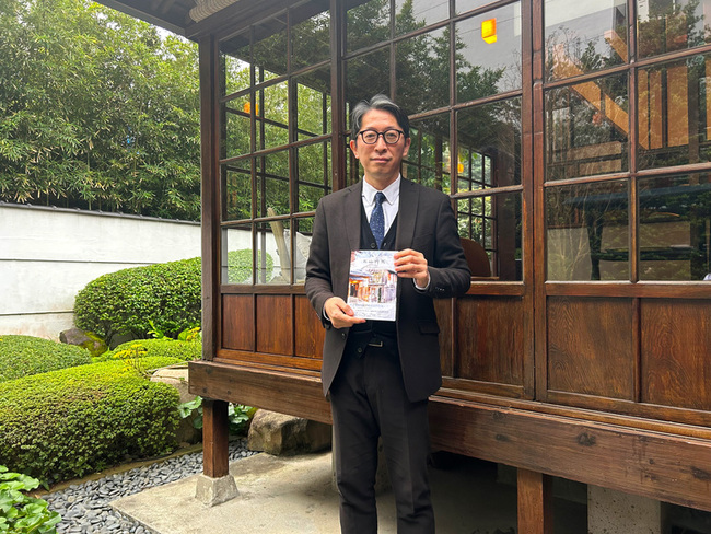 餐旅經理人王琦玉寫小說 盼讀者看了會餓讀了會醉 | 華視新聞