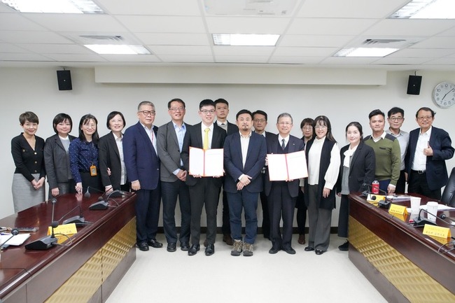 勞動部出馬 台新金與新光銀行工會簽勞資協議 | 華視新聞