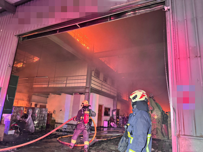 五股工廠大火 新北環保局籲林口八里民眾緊閉門窗 | 華視新聞