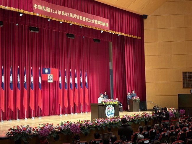 兵役節慶祝大會 劉世芳感謝得獎者守護憲法 | 華視新聞