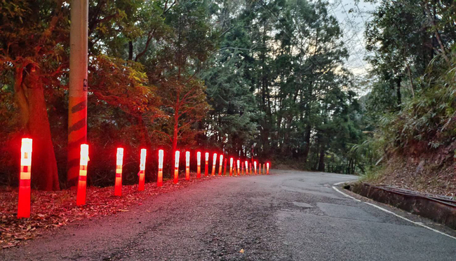 綠能助行車安全 大雪山林道設太陽能警示燈 | 華視新聞