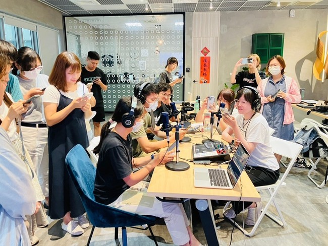 取得高市青年局認證者 求職一卡通可獲優先面試 | 華視新聞