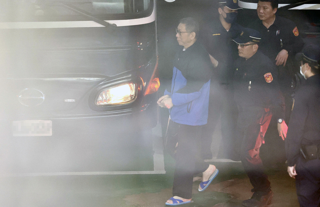 柯文哲聲請解除禁見討論治喪  北院押解到庭 | 華視新聞