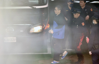 柯文哲聲請解除禁見討論治喪  北院押解到庭