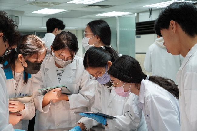 陽明交大首創醫師法律學程 協助應對醫療糾紛 | 華視新聞