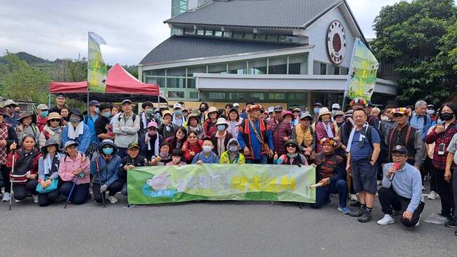 台東追念228事件  民眾重返「和平古道」健走 | 華視新聞