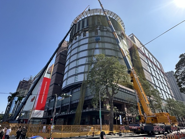 新光三越氣爆建物管制 中市府同意3/1起入館取物 | 華視新聞