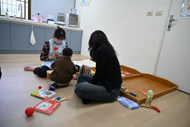 台東縣府設職場保母托育空間 帶頭鼓勵企業跟進 | 華視新聞