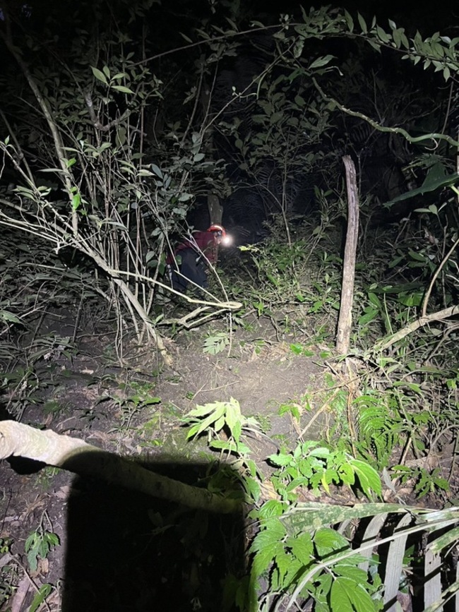 夫婦遊新竹縣鴛鴦谷瀑布  女子跌落邊坡搶救不治 | 華視新聞