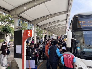 228收假日 高雄國10鼎金系統車流稍多車速稍慢