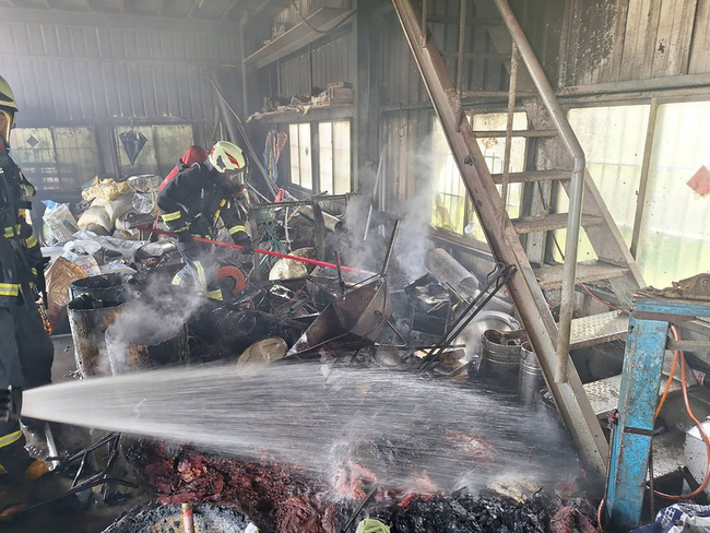 芬園鄉金屬加工廠2樓竄濃煙 火勢迅速撲滅無人傷 | 華視新聞