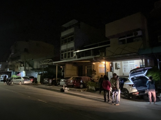 台中酒駕男遇警拒攔查逃逸 失控撞路邊6汽機車 | 華視新聞