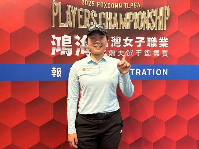 安禾佑鴻海高球賽1桿進洞 獎品不同心情仍好 | 華視新聞