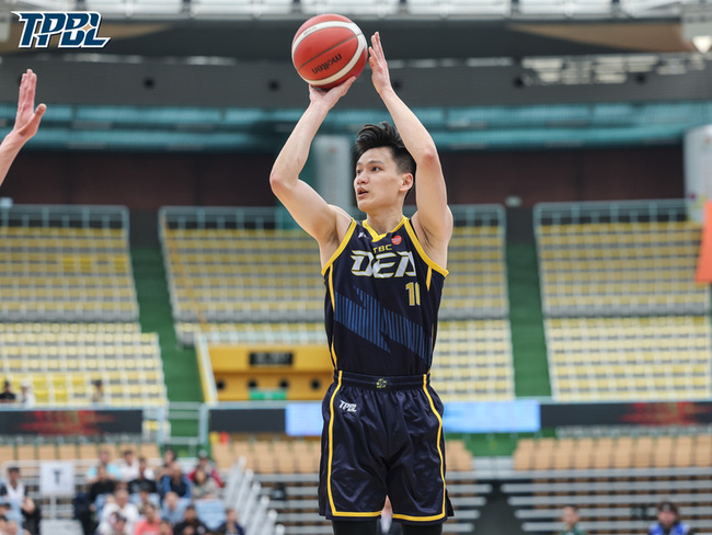 TPBL謝亞軒單場8記三分破紀錄  特攻擊敗雲豹 | 華視新聞